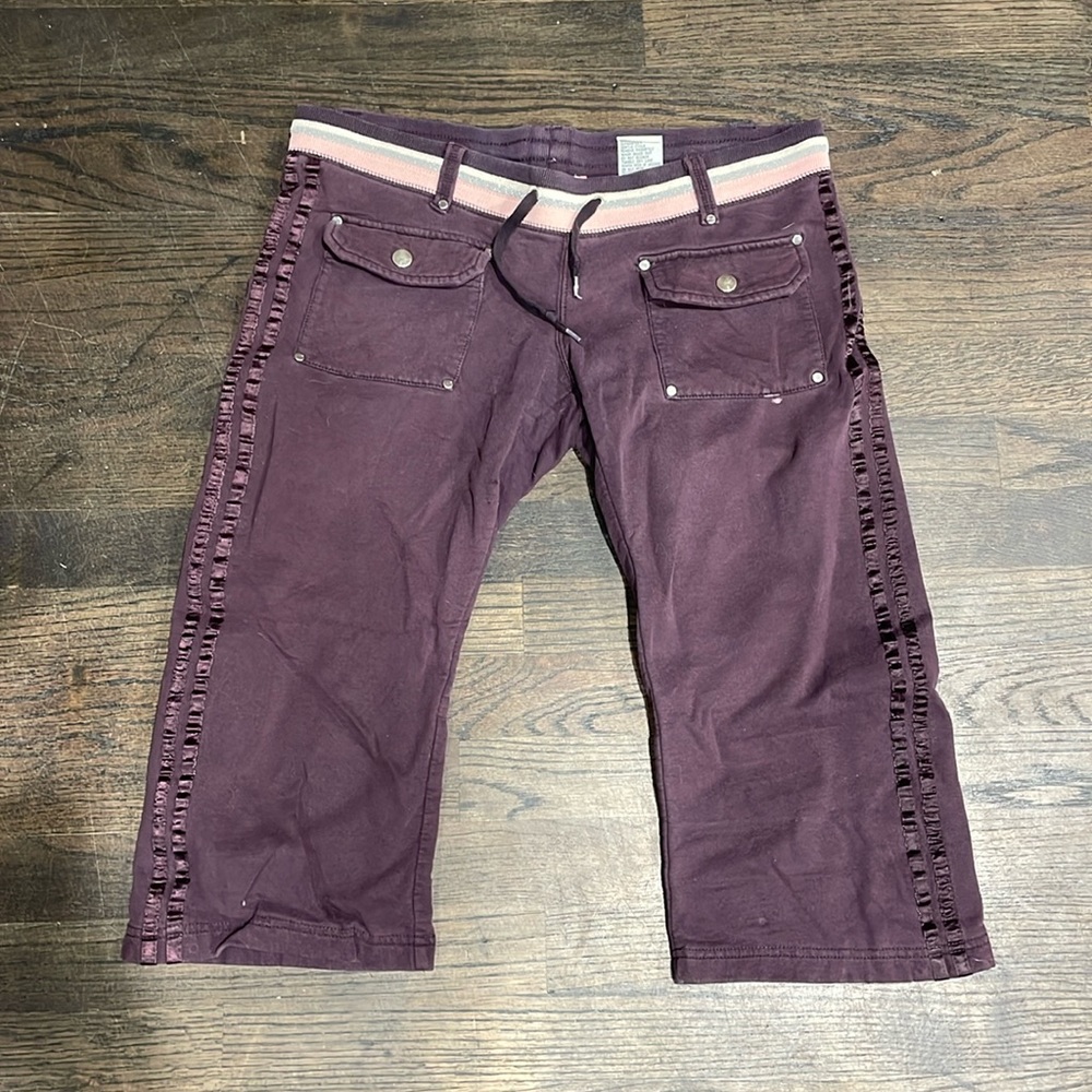 Triple 5 Soul vintage sweat pants capri in size medium.